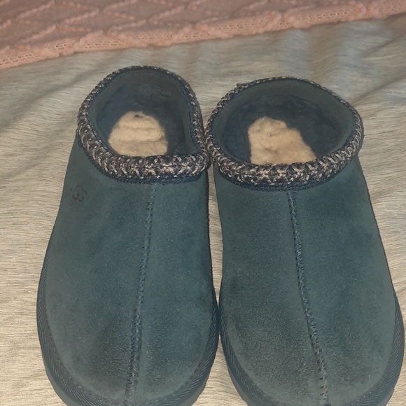 Ugg Tazman slippers, youth size 2, color navy blue, - Picture 4 of 9